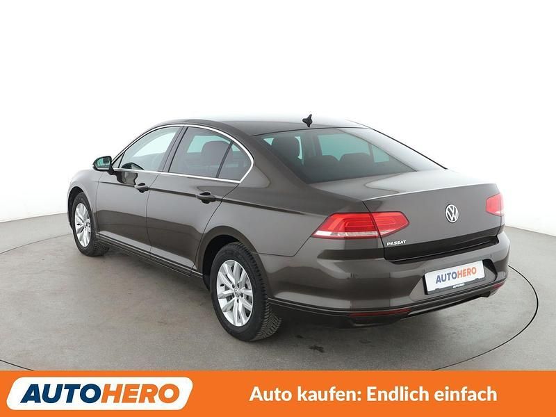 Gebraucht VW Passat Comfortline 150 PS (110 kW) 2016 Braun Limousine