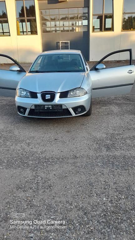 Violet Gebraucht 2004 Seat Ibiza Stylance Limousine | 700 € (Superpreis) - Bild 1/4
