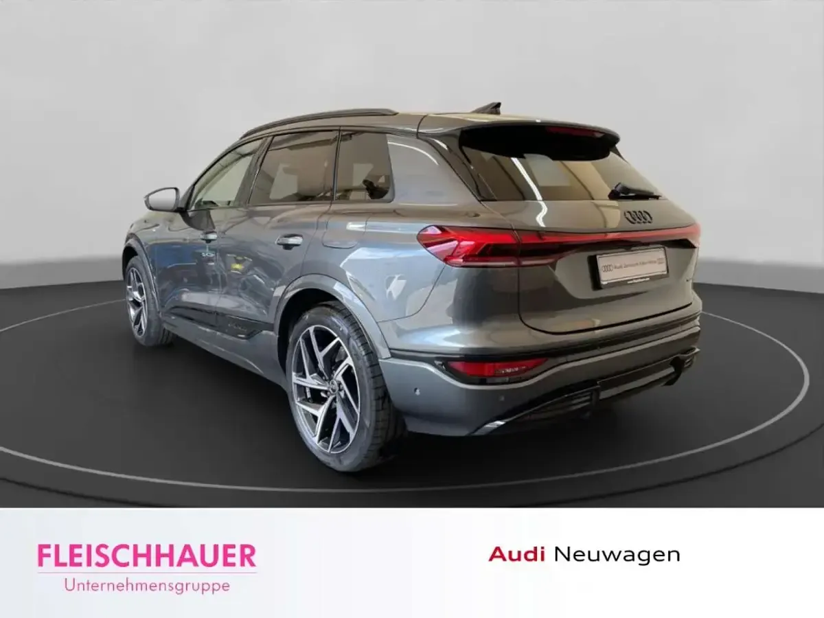 Neu Audi Q6 e-tron Business 314 kW (428 PS) 2026 Grau SUV
