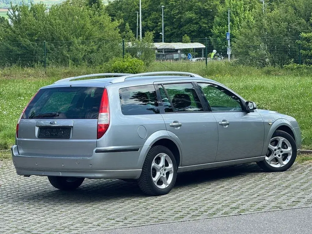 Gebraucht Ford Mondeo Ambiente 116 PS (85 kW) 2008 Grau Limousine