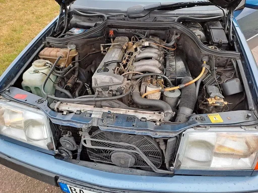 Gebraucht Mercedes 300 113 PS (83 kW) 1991 Blau Limousine