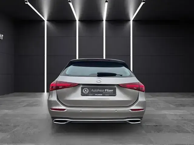 Gebraucht Mercedes C200 Avantgarde 163 PS (119 kW) 2023 Silber Kombi