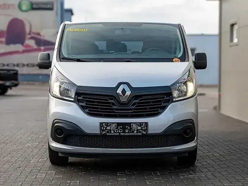 Gebraucht Renault Trafic Expression 125 PS (91 kW) 2015 Silber Van / Kleinbus