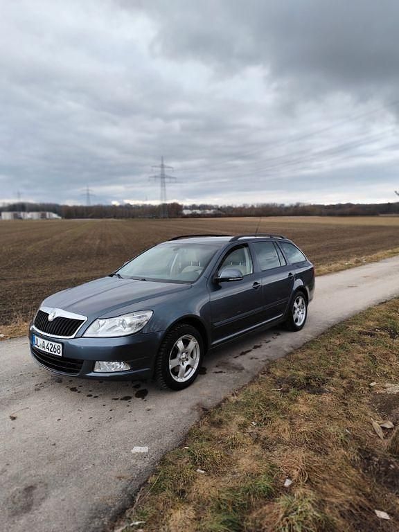 Gebraucht Skoda Octavia Ambiente 160 PS (117 kW) 2009 Grau Kombi