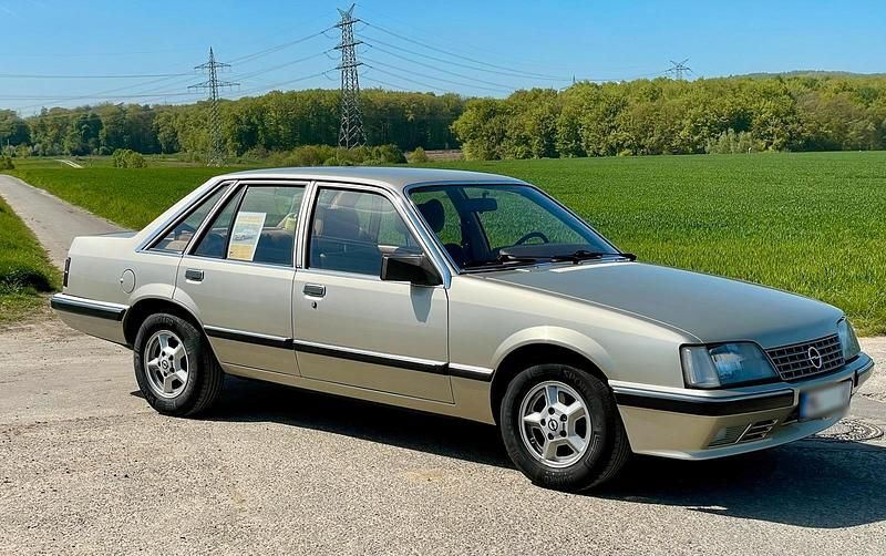 Occasion Opel Senator 140 ch (102 kW) 1986 Doré Berline