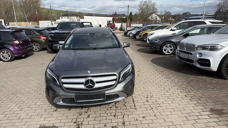 Gebraucht Mercedes GLA200 156 PS (114 kW) 2016 Mountaingrau  met. SUV