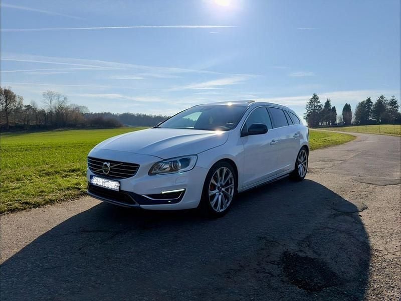 Gebraucht Volvo V60 Summum 190 PS (139 kW) 2016 Weiß Kombi