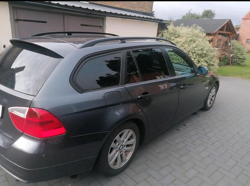 Gebraucht BMW 320 150 PS (110 kW) 2006 Grau Limousine