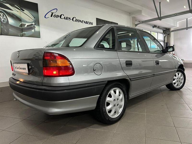 Gebraucht Opel Astra Elegance 101 PS (74 kW) 1994 Grau Limousine