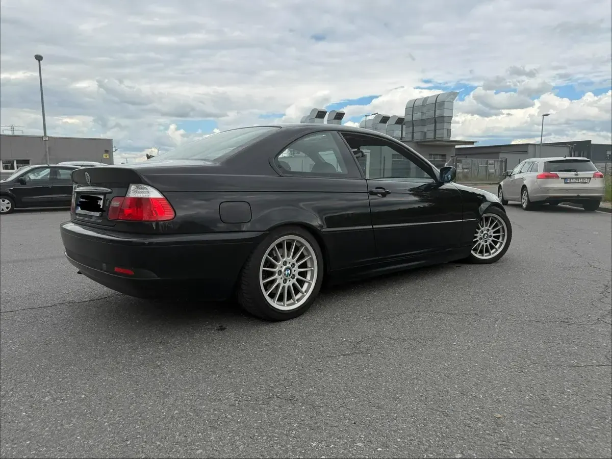 Używany BMW 320 150 KM (110 kW) 2006 Czarny Coupe