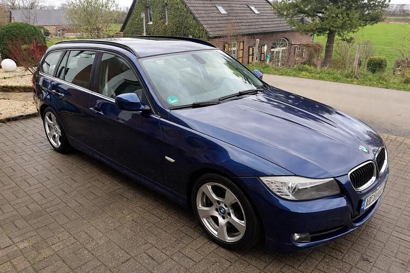 Gebraucht BMW 318 143 PS (105 kW) 2012 Blau Kombi