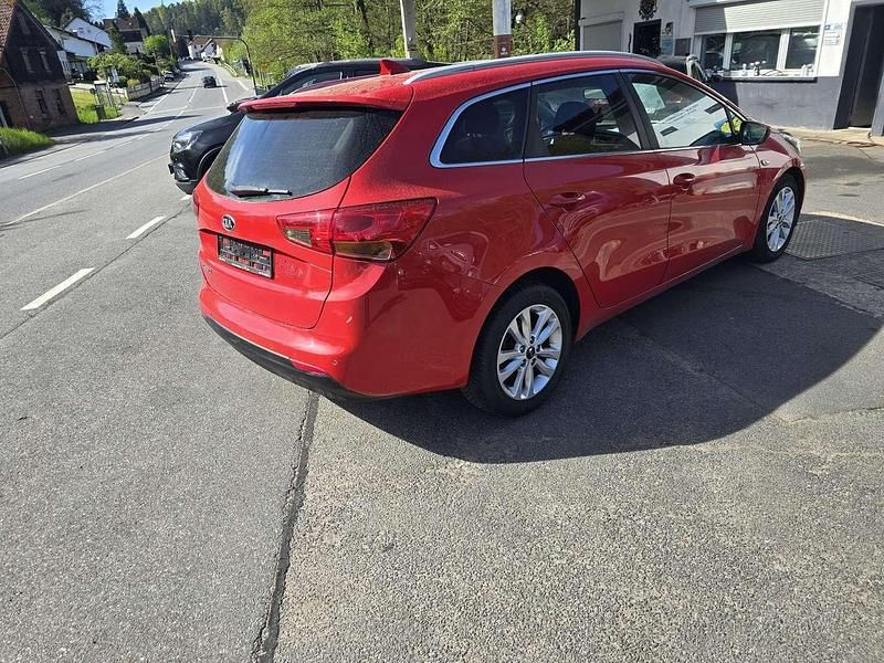 Gebraucht Kia Ceed Sportswagon Vision 136 PS (100 kW) 2017 Rot Kombi