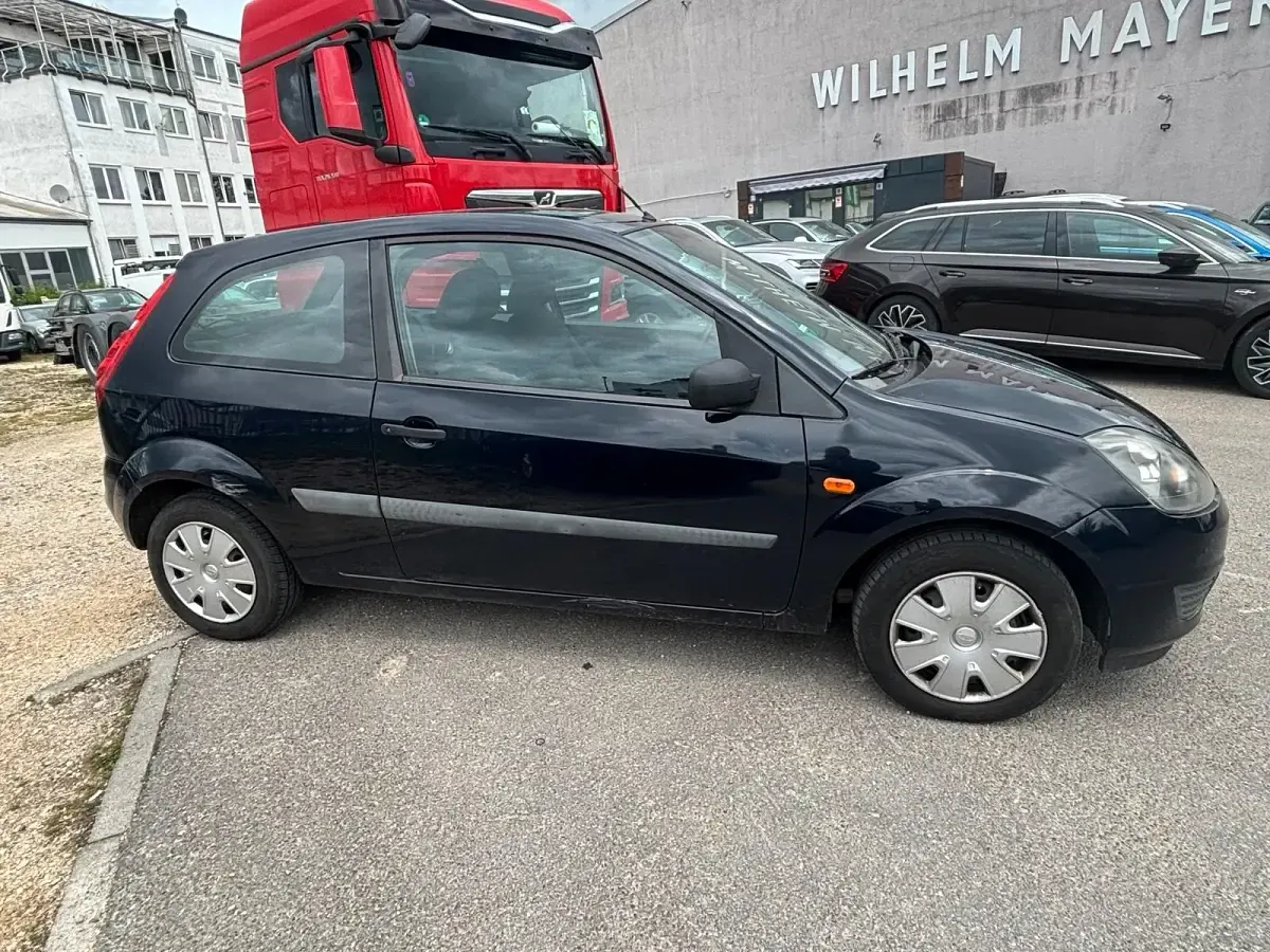 Używany Ford Fiesta 75 KM (55 kW) 2007 Niebieski Hatchback