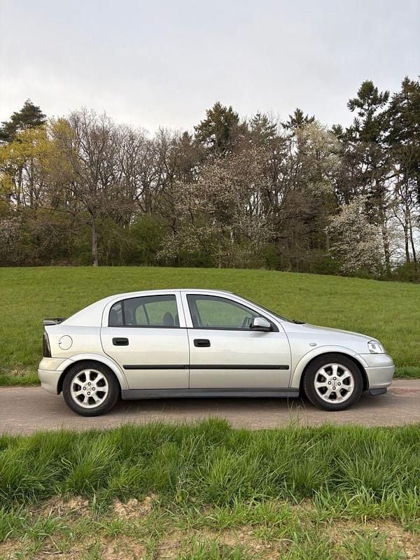 Second-hand Opel Astra 86 CP (63 kW) 2001 Argintiu Berlinǎ