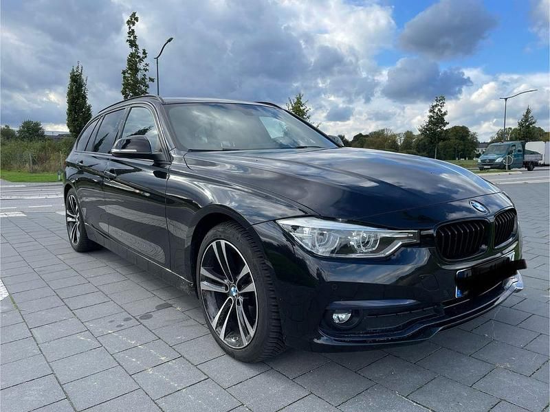 Schwarz Gebraucht 2018 BMW 320 Sport Line Kombi | 16.900 € (Fairer Preis) - Bild 1/4