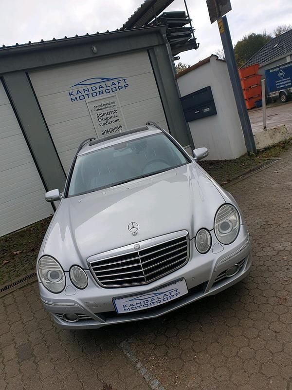 Gebraucht Mercedes E220 Avantgarde 170 PS (125 kW) 2006 Silber Kombi