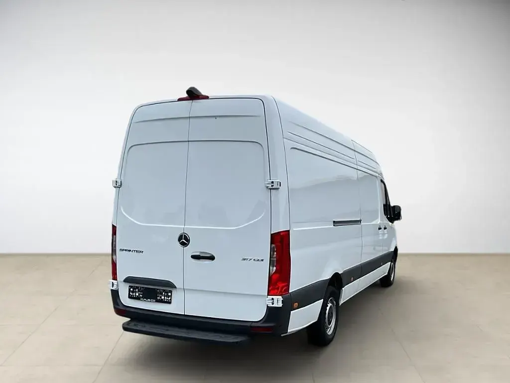 Gebraucht Mercedes Sprinter 170 PS (125 kW) 2025 Arktikweiß Van