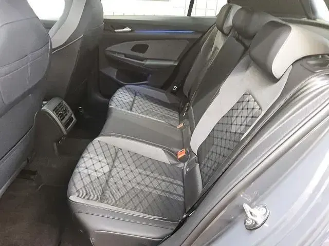 Gebraucht VW Golf VIII R-line 150 PS (110 kW) 2023 Andere farbe Kleinwagen