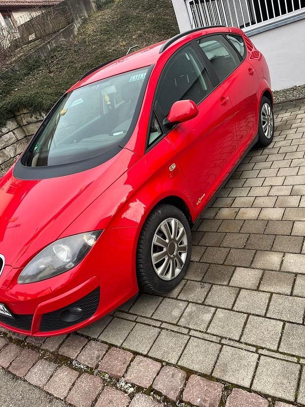 Gebraucht Seat Altea XL 105 PS (77 kW) 2011 Rot Van / Kleinbus