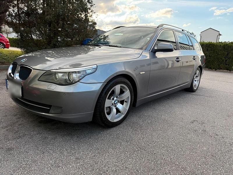 Grau Gebraucht 2010 BMW 520 Kombi | 3.850 € (Fairer Preis) - Bild 1/4