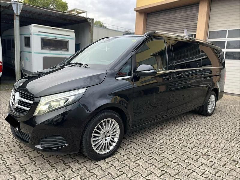 Schwarz Gebraucht 2019 Mercedes V250 Van / Kleinbus | 23.990 € - Bild 1/4