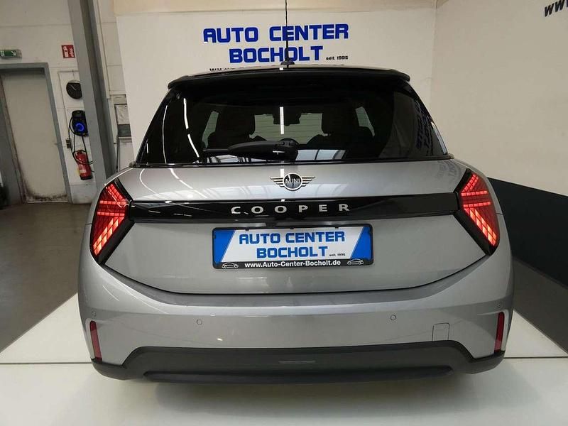 Gebraucht Mini Cooper Classic 156 PS (114 kW) 2024 Melting silver iii Kleinwagen