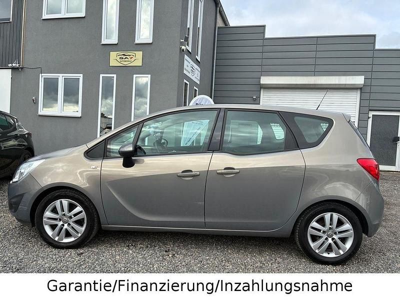 Gebraucht Opel Meriva Edition 110 PS (80 kW) 2011 Braun Van / Kleinbus