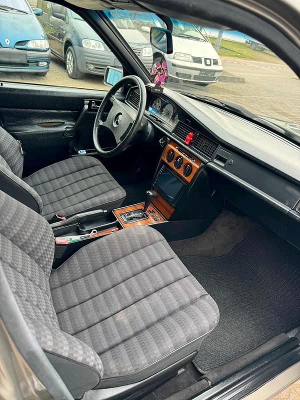 Usata Mercedes 190 1990 Andere farben Berlina