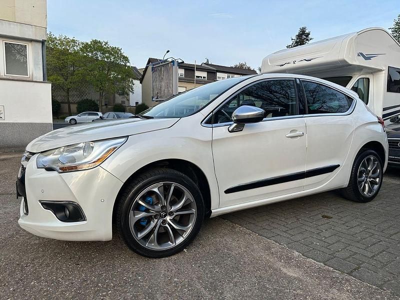 Gebraucht Citroën DS4 Sport Chic 163 PS (119 kW) 2013 Weiß Kleinwagen