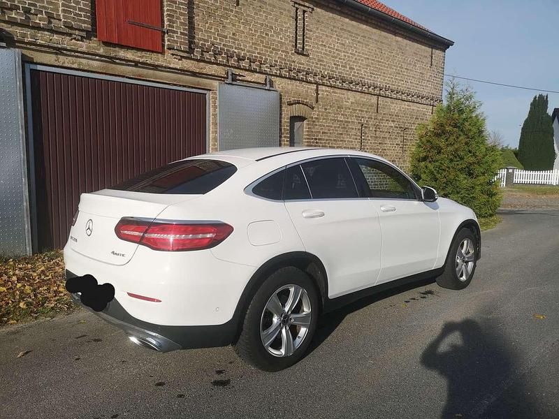 Gebraucht Mercedes GLC250 211 PS (155 kW) 2018 Weiß Coupé