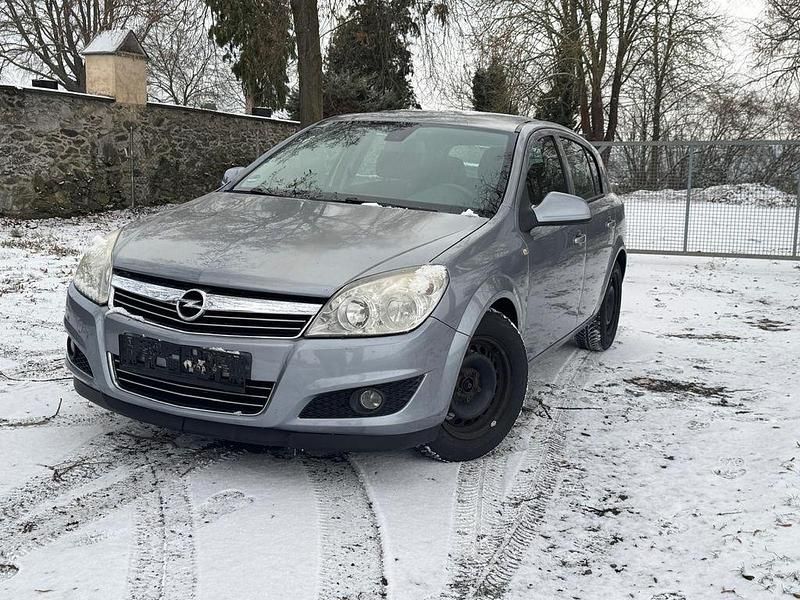 Silber Gebraucht 2009 Opel Astra Edition Limousine | 2.999 € (Fairer Preis) - Bild 1/4