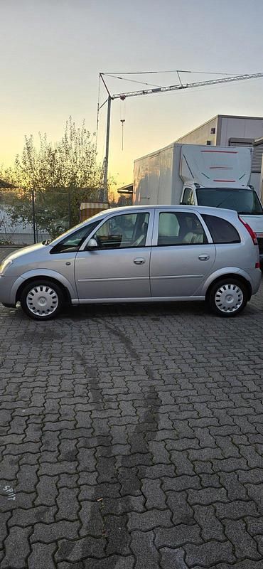 Silber Gebraucht 2005 Opel Meriva Van / Kleinbus | 2.700 € (Etwas zu teuer) - Bild 1/4