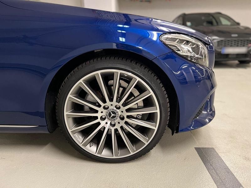 Gebraucht Mercedes C180 156 PS (114 kW) 2018 Blau Limousine