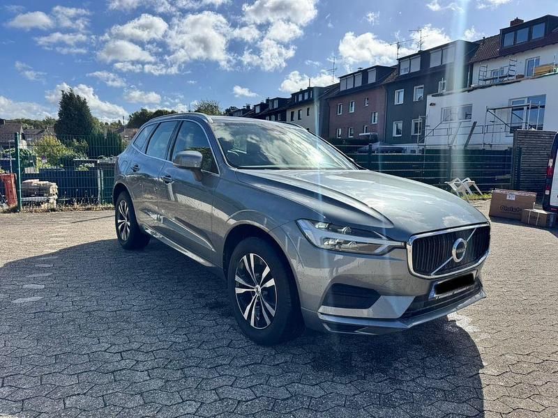 Gebraucht Volvo XC60 Momentum 150 PS (110 kW) 2020 Grau SUV