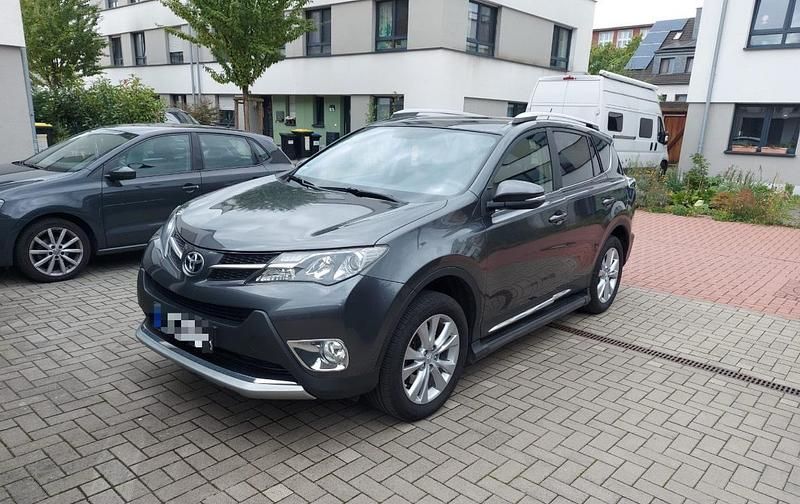 Grau Gebraucht 2013 Toyota RAV4 SUV | 12.190 € (Fairer Preis) - Bild 1/4