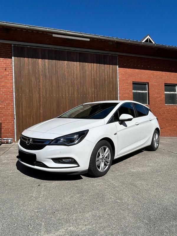 Gebraucht Opel Astra Active 110 PS (80 kW) 2017 Weiß Limousine