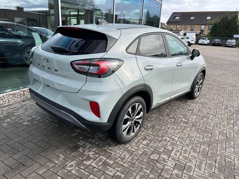 Neu Ford Puma Titanium 125 PS (91 kW) 2025 Cactus grey grau Limousine
