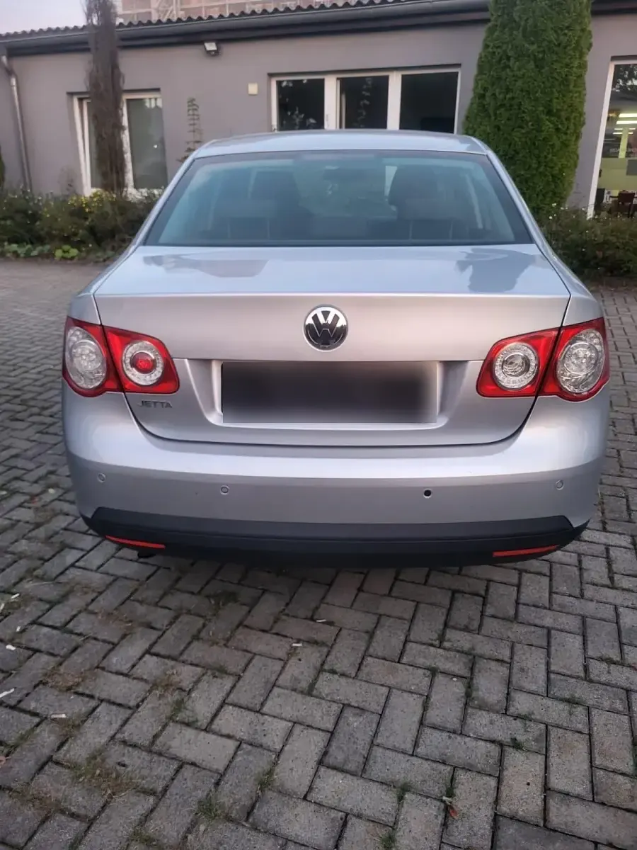 Gebraucht VW Jetta 105 PS (77 kW) 2007 Silber Limousine