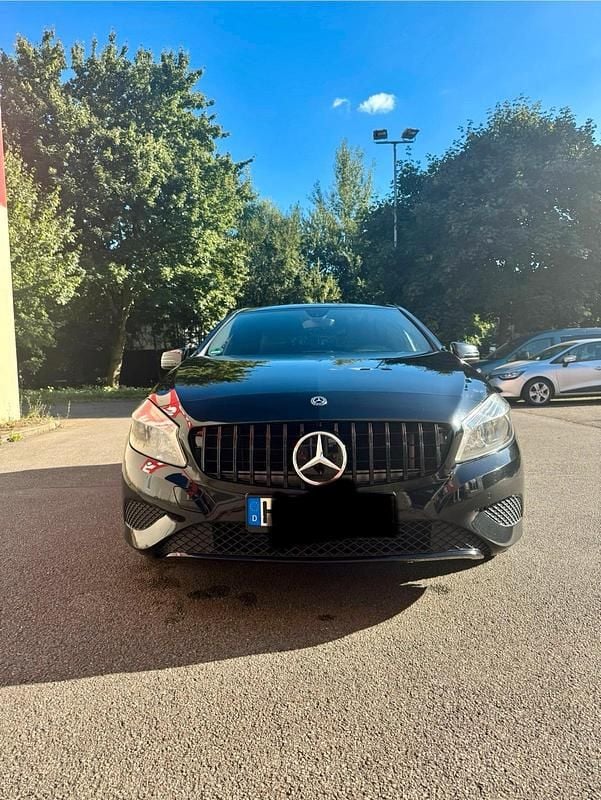 Schwarz Gebraucht 2014 Mercedes A180 Kleinwagen | 12.300 € (Guter Preis) - Bild 1/4