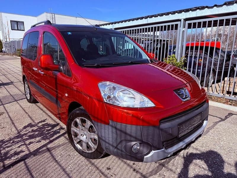 Gebraucht Peugeot Partner Tepee Family 111 PS (81 kW) 2011 Rot Van / Kleinbus