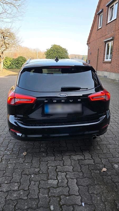 Gebraucht Ford Focus 120 PS (88 kW) 2018 Schwarz Kombi