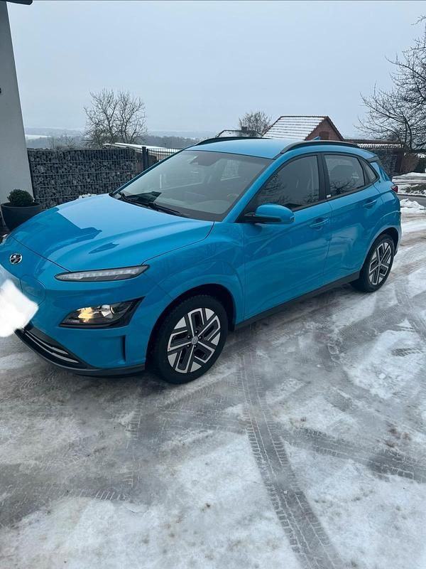 Gebraucht Hyundai Kona 100 kW (136 PS) 2021 Blau SUV