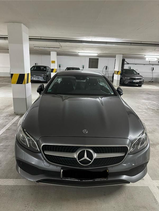 Grau Gebraucht 2017 Mercedes E220 Avantgarde Coupé | 25.900 € (Superpreis) - Bild 1/4