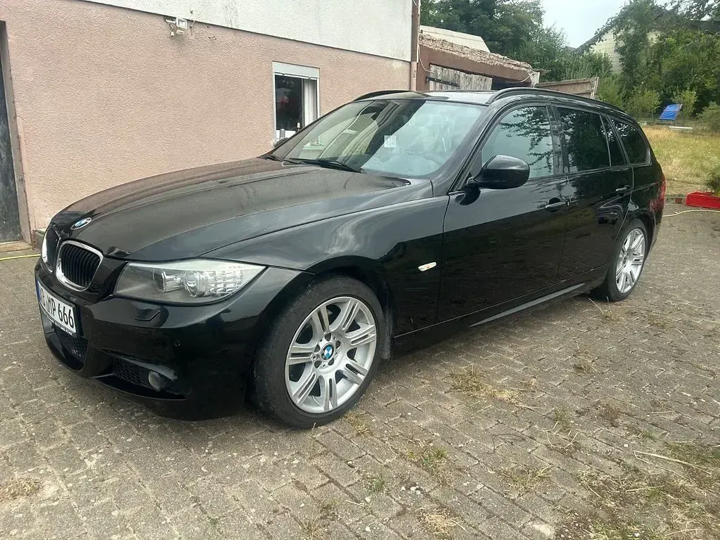 Gebraucht BMW 320 Exclusive 170 PS (125 kW) 2011 Schwarz Kombi