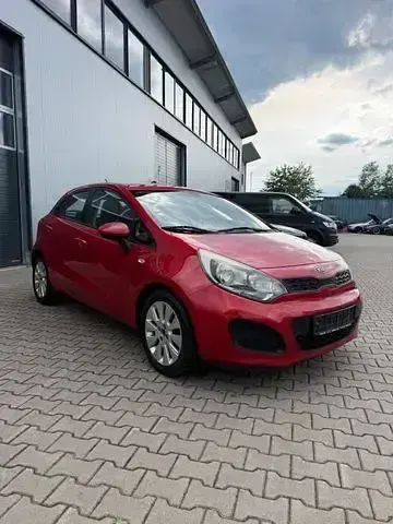 Gebraucht Kia Rio Edition 7 109 PS (80 kW) 2011 Rot Limousine