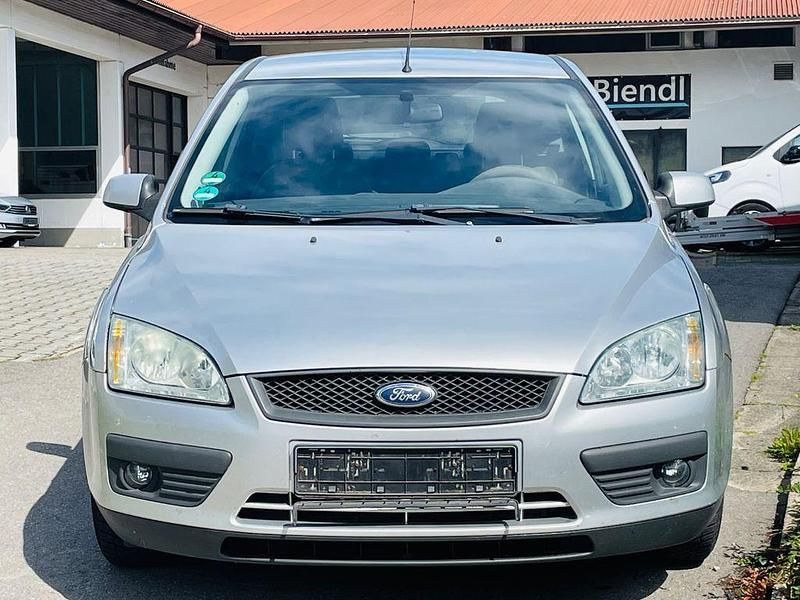 Używany Ford Focus Fun X 101 KM (74 kW) 2007 Srebrny Sedan/Limuzyna