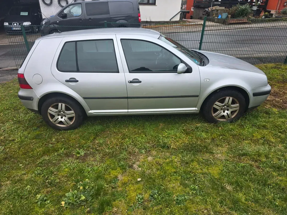 Gebraucht VW Golf IV 105 PS (77 kW) 2000 Silber Limousine