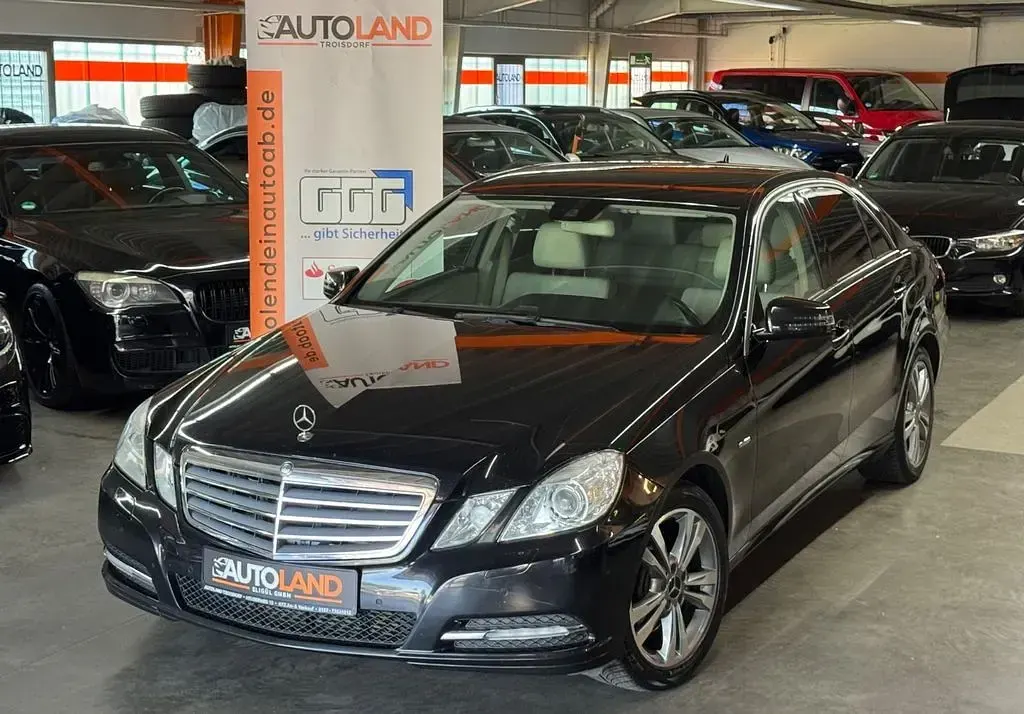 Gebraucht Mercedes E250 204 PS (150 kW) 2011 Schwarz Limousine