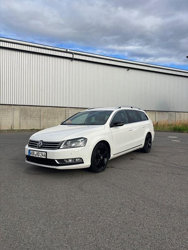 Weiß Gebraucht 2015 VW Passat Comfortline Kombi | 7.990 € (Superpreis) - Bild 1/4
