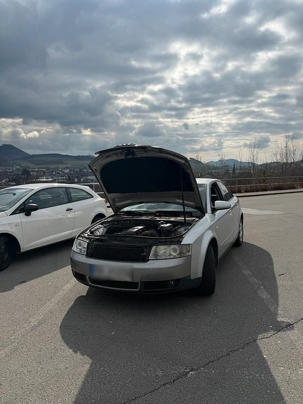 Gebraucht Audi A4 105 PS (77 kW) 2002 Silber Limousine